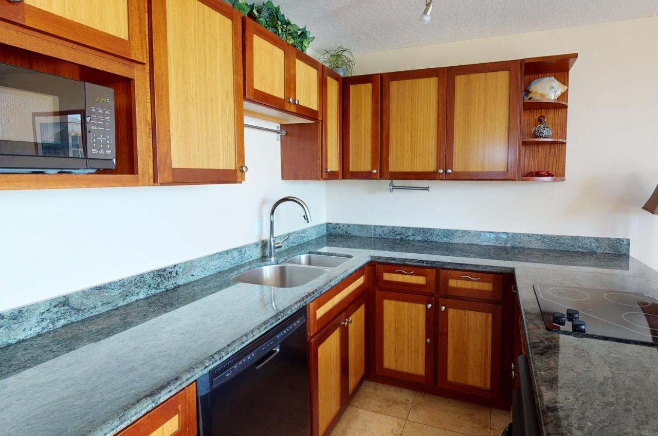Sea View Condos At The Waikiki Banyan - Free Parking! Honolulu Exterior photo