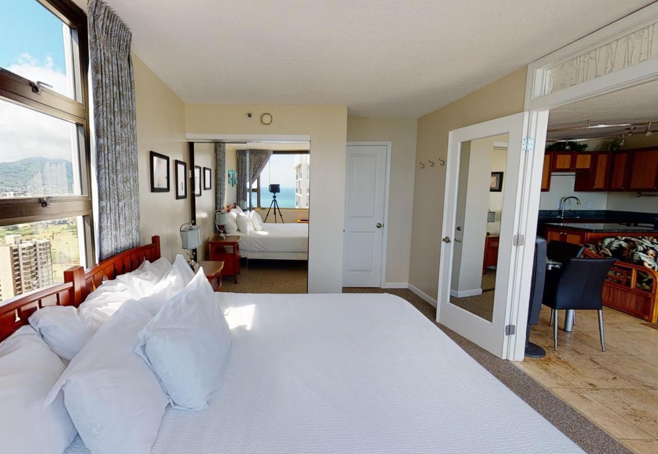 Sea View Condos At The Waikiki Banyan - Free Parking! Honolulu Exterior photo