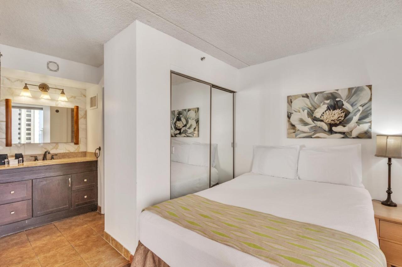 Sea View Condos At The Waikiki Banyan - Free Parking! Honolulu Exterior photo