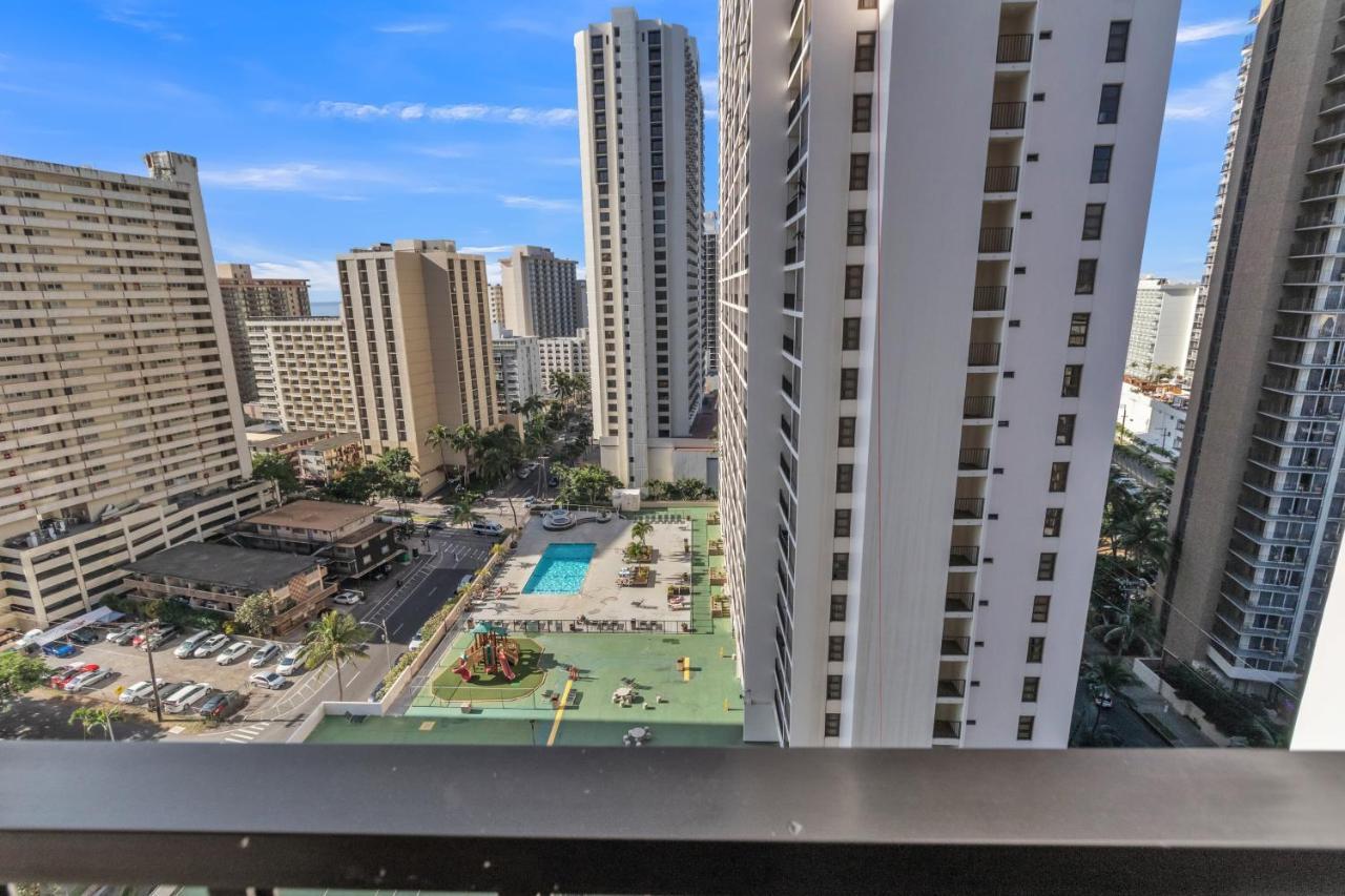 Sea View Condos At The Waikiki Banyan - Free Parking! Honolulu Exterior photo