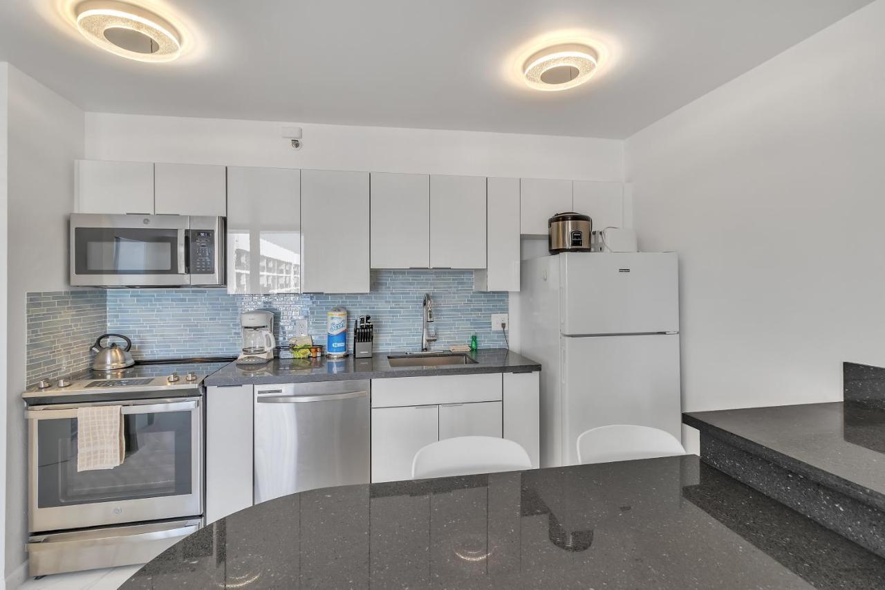 Sea View Condos At The Waikiki Banyan - Free Parking! Honolulu Exterior photo